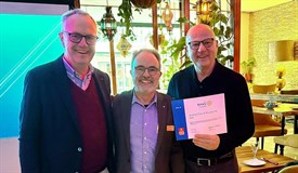 Ralf Kohns - eingerahmt von Achim Flohr (links) und Stephan Roth